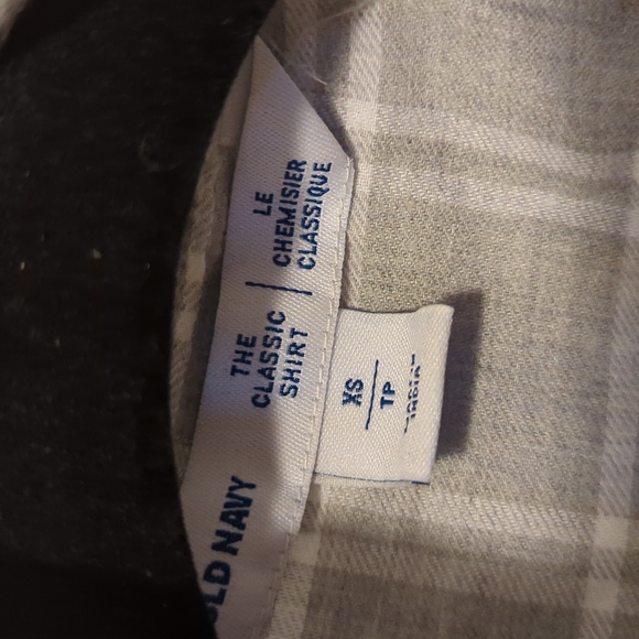 The Classic Shirt from Old Navy grey and white plaid - Picture 2 of 3